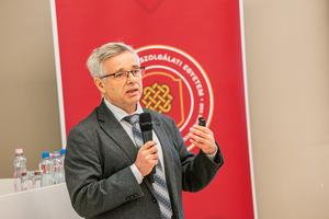 251126 - A generációmenedzsment kihívásai a közszolgálatban- Borító